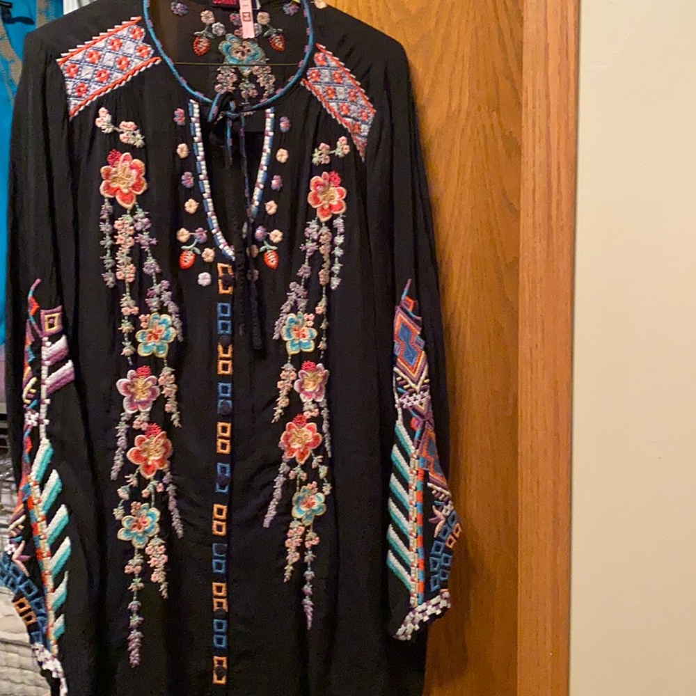JOHNNY WAS FLORAL EMBRYOS TOP